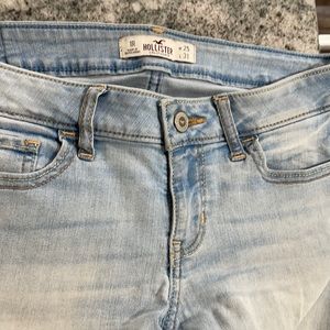 Great condition! Only worn a couple of time Hollister strength leg jeans